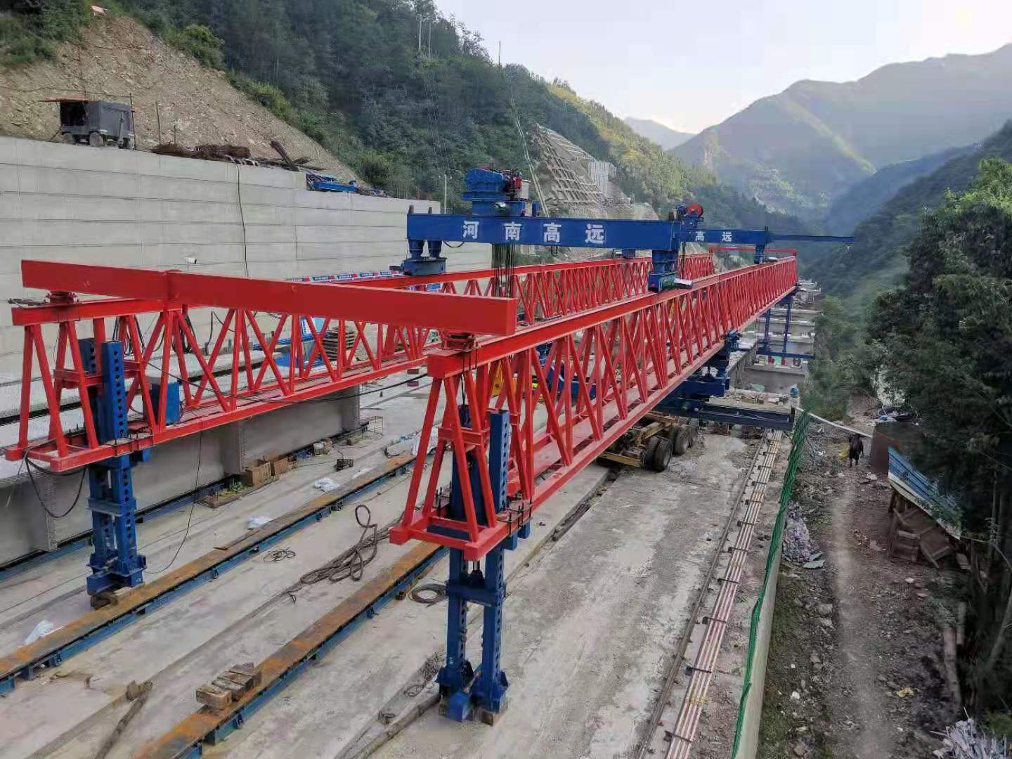 我們廠家對于JQJ30T-120M架橋機的技術(shù)要求推薦，仔細觀察它的特點使用的時候也會很方便